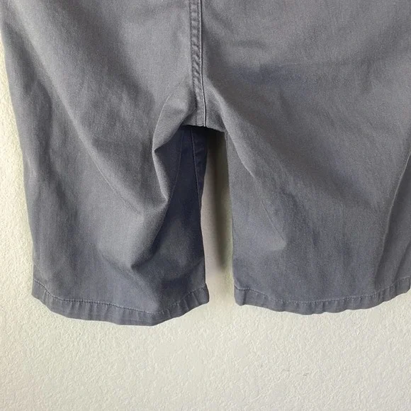 **SALE**3/$15! Quicksilver flat front gray shorts men’s 27 - Picture 8 of 13